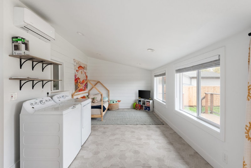 Building Photo - 12242 SE Raymond St