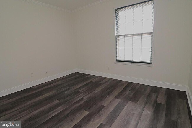 Building Photo - 6010 Westchester Park Dr