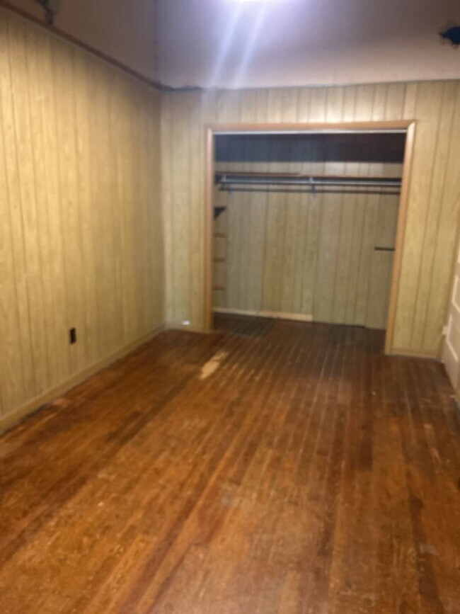 Building Photo - 736 1/2 Massachusetts St