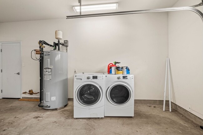 Building Photo - Kahoma Village: Fully furnished 4-bedroom, 2.5-bath home