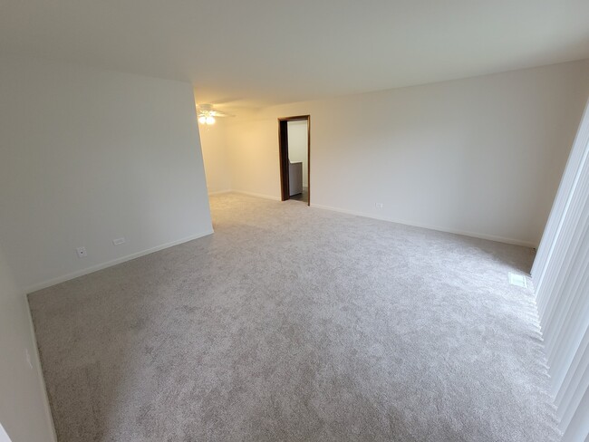 Building Photo - 117 Cotuit Ct