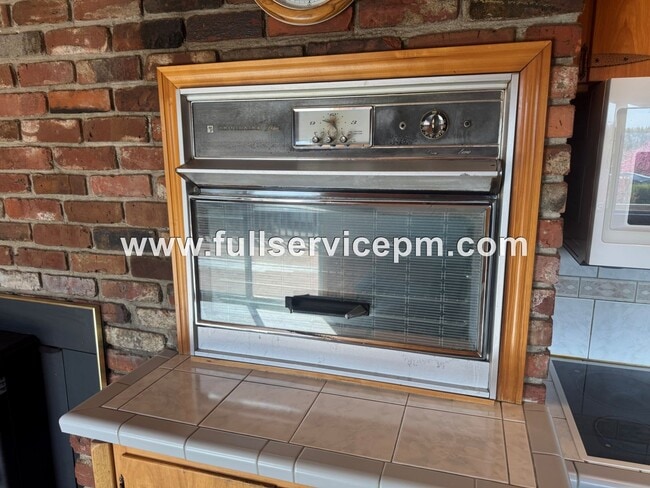 Building Photo - Charming house in downtown Snohomish