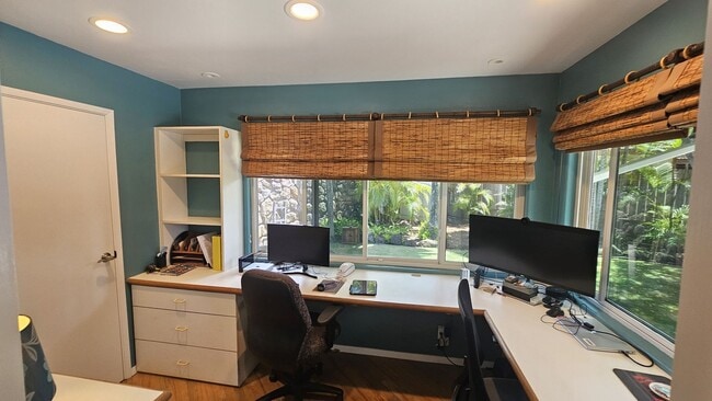 Building Photo - Prestigious Kailuana Loop.  Pool, Garage, ...