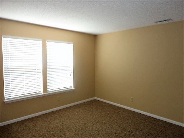 Building Photo - 15080 Fawn Hollow Ln