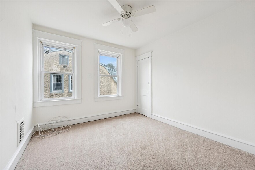 Building Photo - 10 W Jefferson St