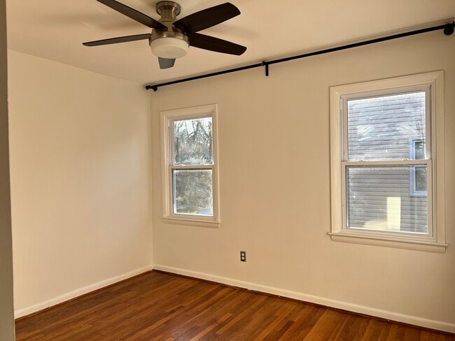 Building Photo - 3047 O St SE