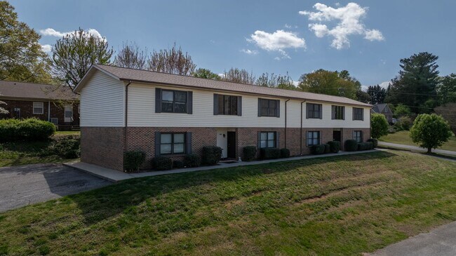 Building Photo - Newly Remodeled 1 Bedroom Condo in Prime Location! No Pets