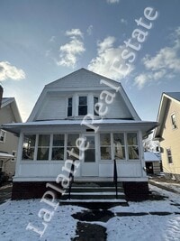 Building Photo - Comfy 3-Bedroom Home with Classic Charm in Toledo’s Old South End