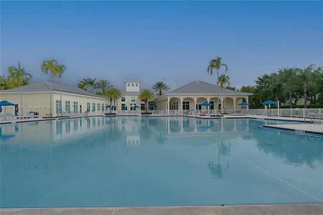 Building Photo - 2741 NE 4th St