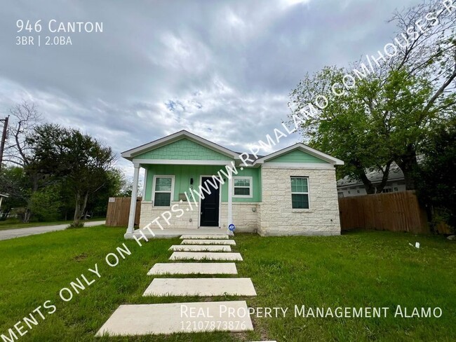 Building Photo - MUST SEE!!! 3 Bedroom / 2 Bath Home Near F...