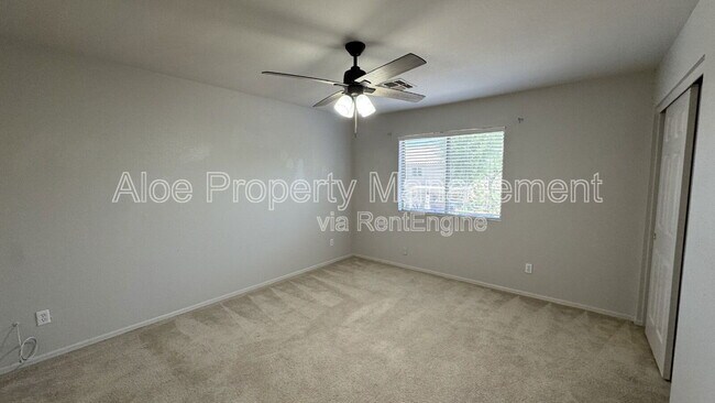 Building Photo - 491 W Ebony Way