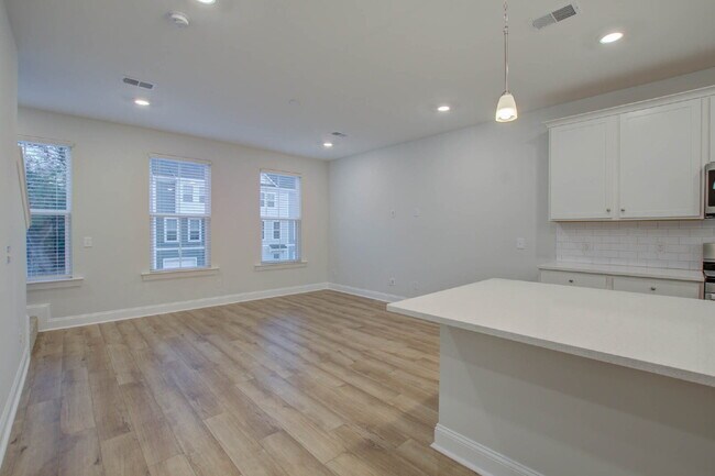 Building Photo - 1237 Tice Ln