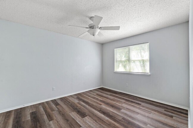 Building Photo - 11809 Eubank Dr