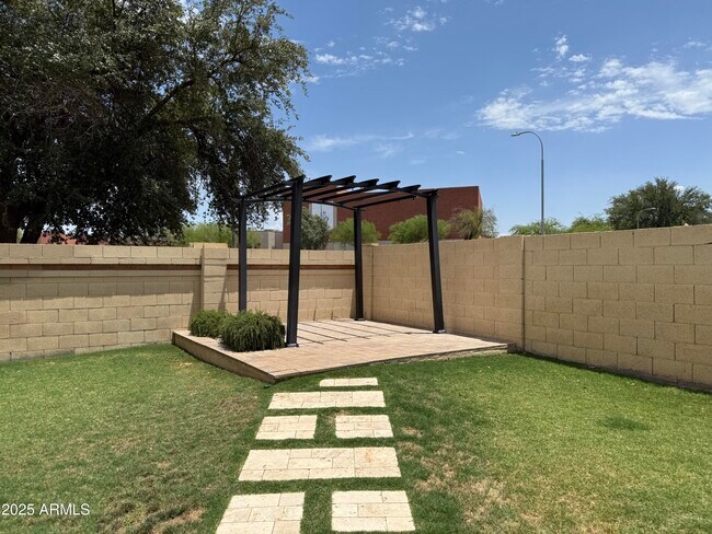 Building Photo - 3611 N 109th Dr