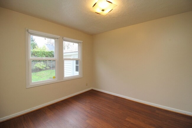 Building Photo - 2718 SE 58th Ave