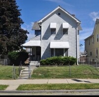 Building Photo - Unique 5 Bedroom 1 Bath House Located in E...
