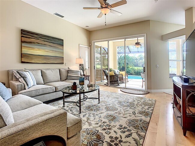 Building Photo - 539 Fallbrook Dr