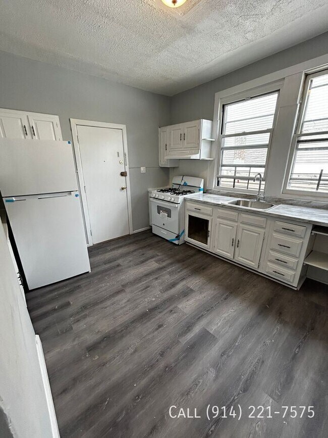 Building Photo - 90 Linden St