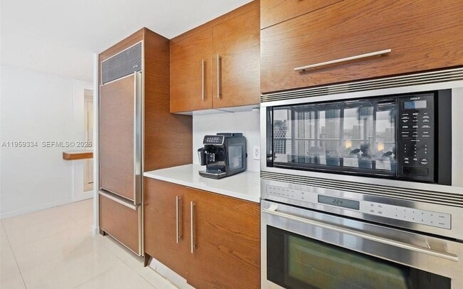 Building Photo - 495 Brickell Ave