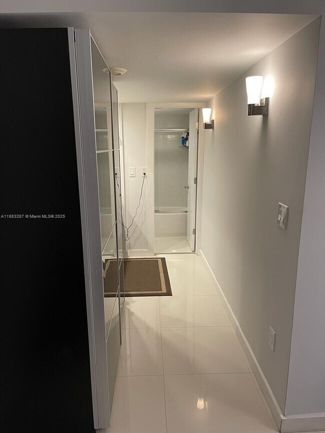 Building Photo - 5701 Collins Ave