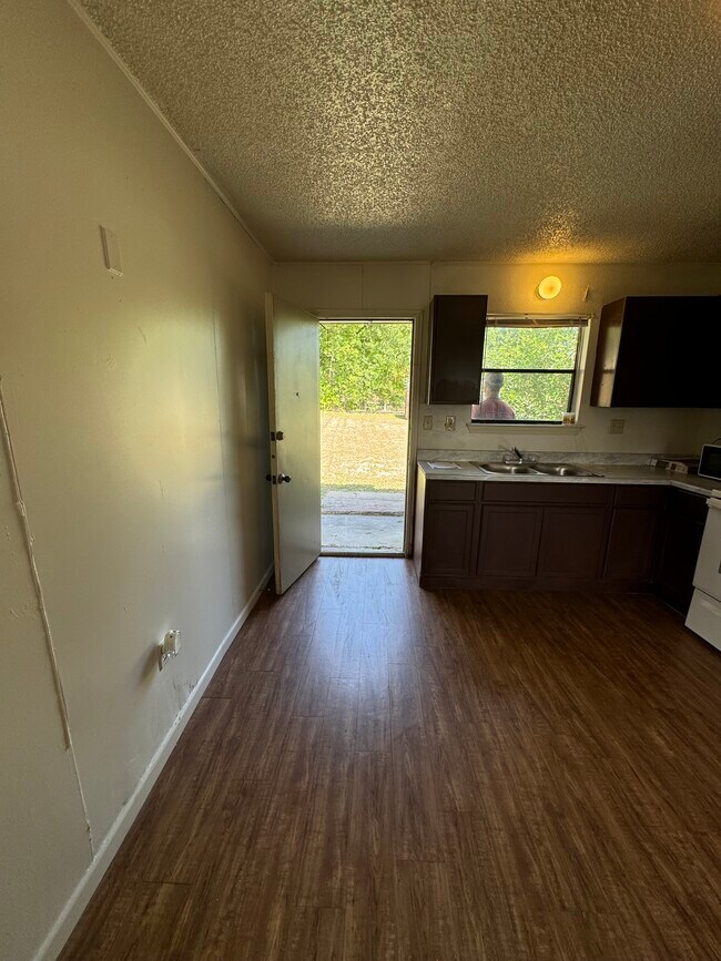 Building Photo - 807 N 3rd St