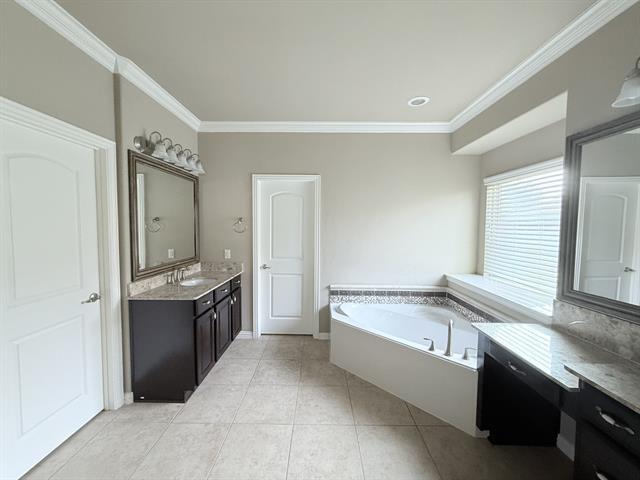 Building Photo - 12571 Valley Spring Dr