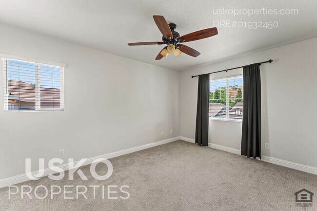 Building Photo - "Spacious 4-Bedroom Retreat with 2.5 Baths...
