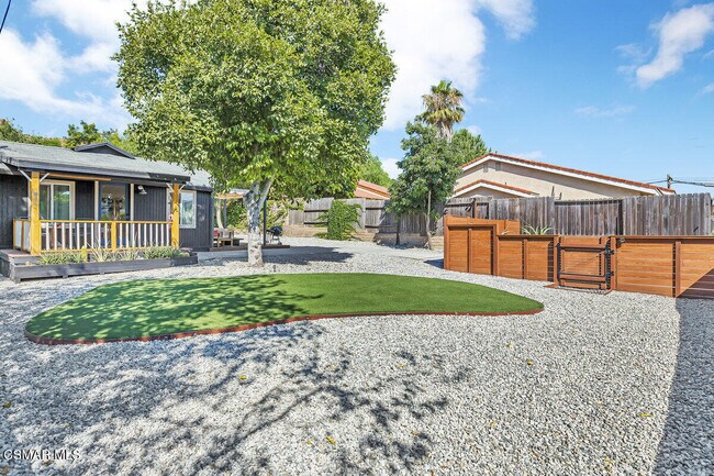 Building Photo - 2855 Los Feliz Dr