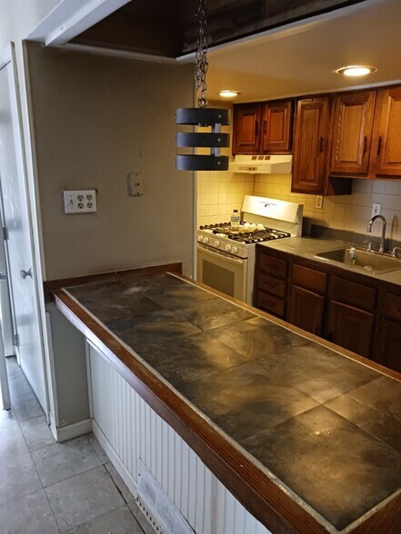 Primary Photo - 120 Watkins Ave