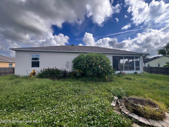 Building Photo - 1458 Deming Dr SE