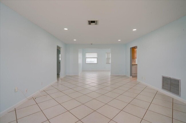 Building Photo - 2086 SW 12th Ave