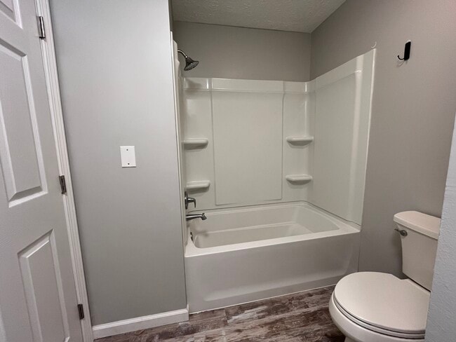 Building Photo - 208 Forest Ln