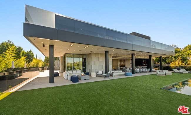 Building Photo - 1140 Summit Dr