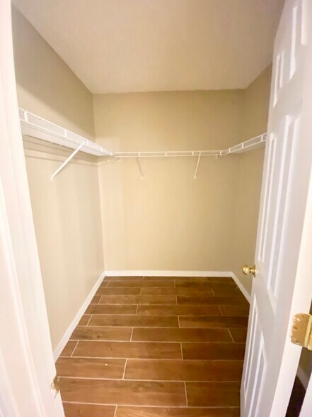 Building Photo - 921 Shenandoah Ave