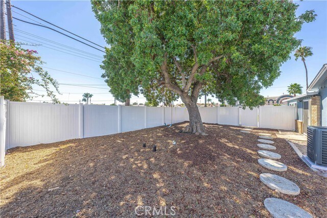 Building Photo - 4301 W Lilac Ave