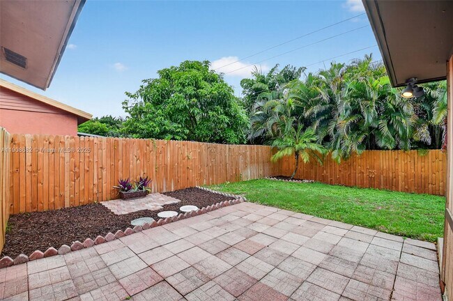 Building Photo - 6858 S Congress Ave