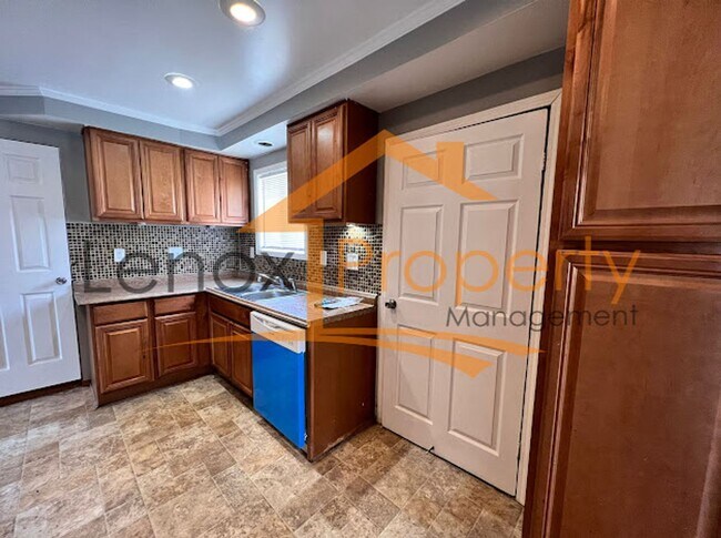 Building Photo - 3 Bedroom Home In Westland $300 off First Month Rent