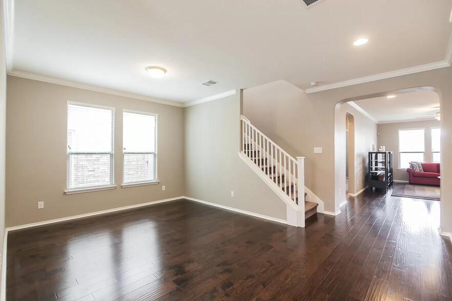 Building Photo - Room in House on Calla Lily Boulevard