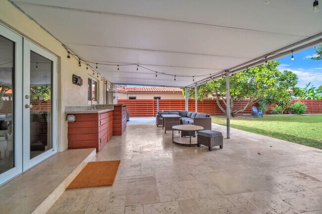 Building Photo - 8225 SW 39th St