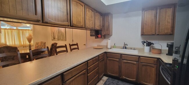 Building Photo - Low Maintenance Lifestyle Near Sacramento River Trail