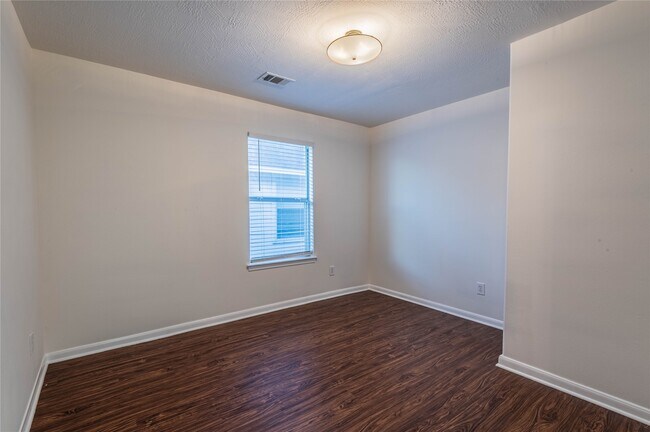 Building Photo - 6303 Faulkner Ridge Dr