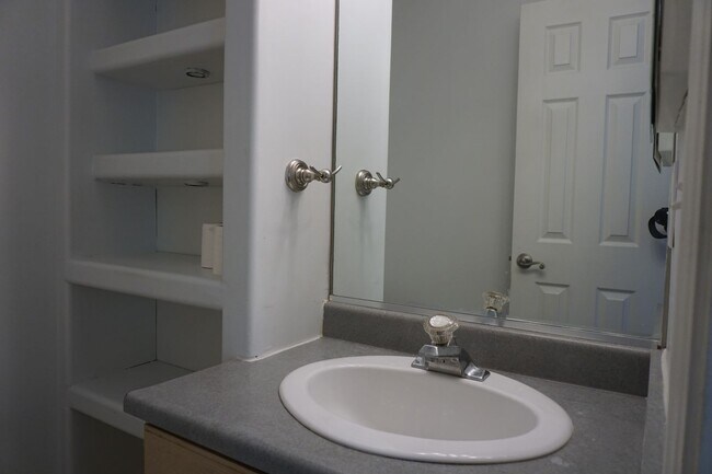 Building Photo - Centrally Located 3 Bedroom Midvale Home