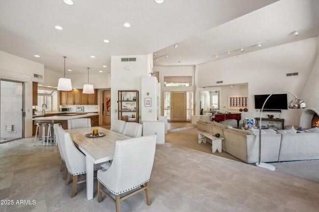 Building Photo - 7466 E High Point Dr