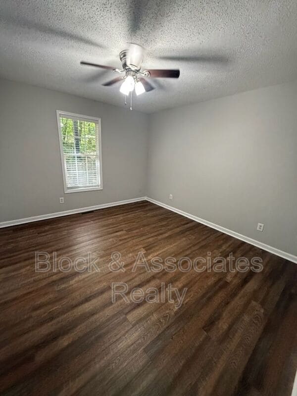 Building Photo - 746 Breeze Hill Rd