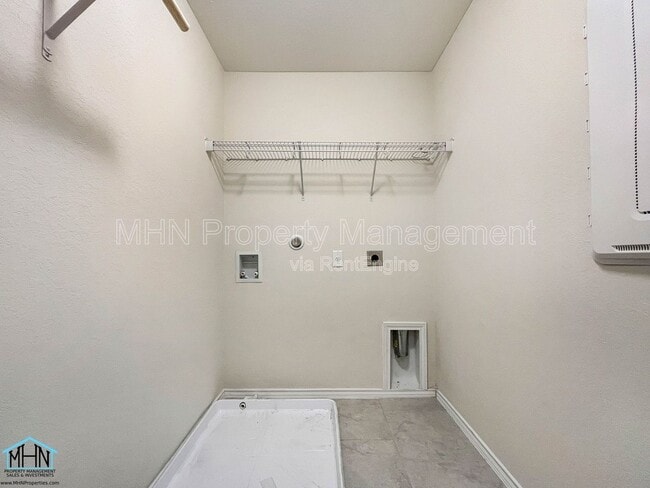 Building Photo - 11935 Sitio Plains