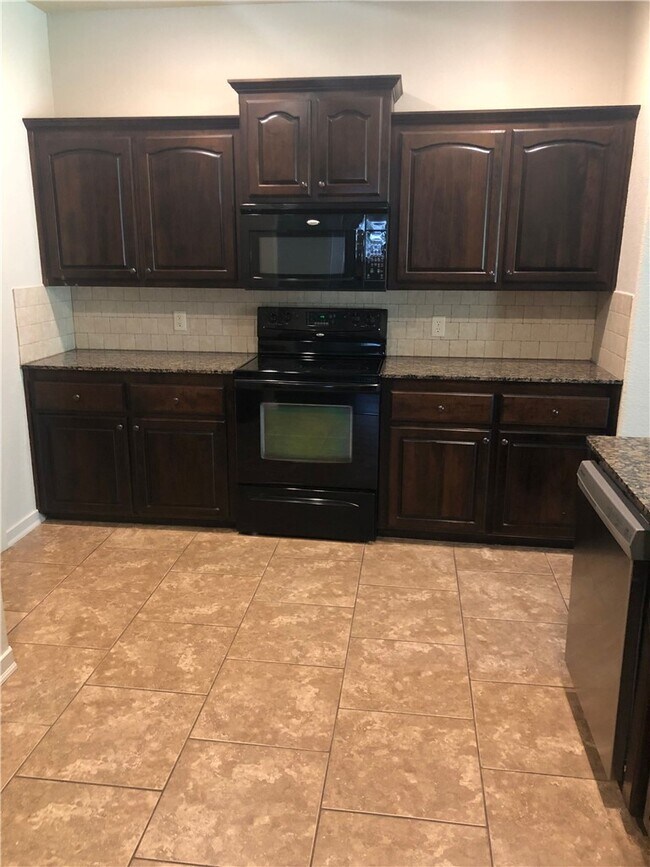 Building Photo - 3690 W Mountain View Dr