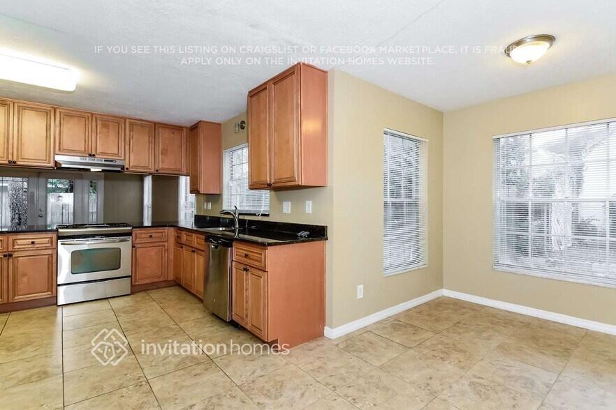 Building Photo - 5208 Cumberland Dr