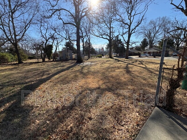 Building Photo - 317 Woodbury St