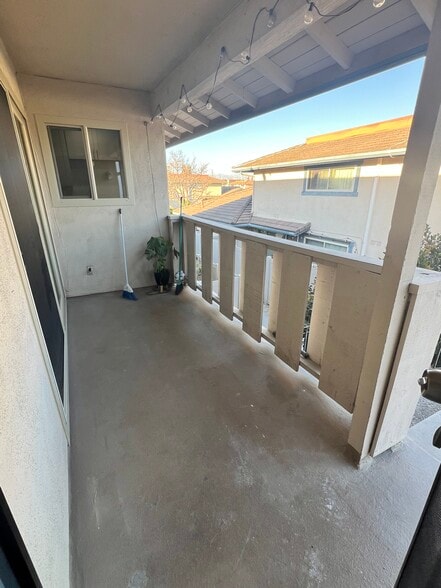 Building Photo - 10730 Droxford St