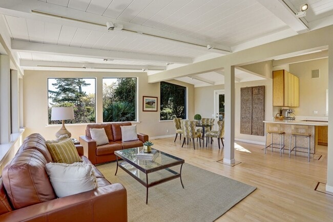 Building Photo - FIVE BEDROOM THREE-AND-A-HALF BATH HOME WI...
